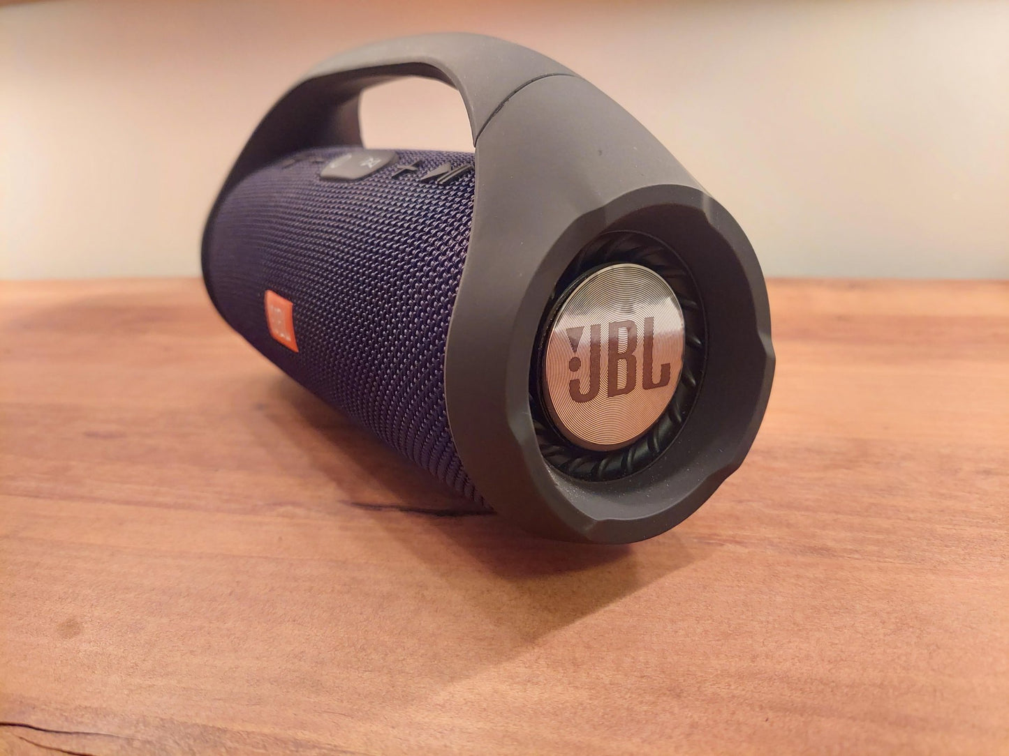 JBL Boombox bluetooth zvucnik 20 cm USB FM SD Blutut - JBL Boombox bluetooth zvucnik 20 cm USB FM SD Blutut