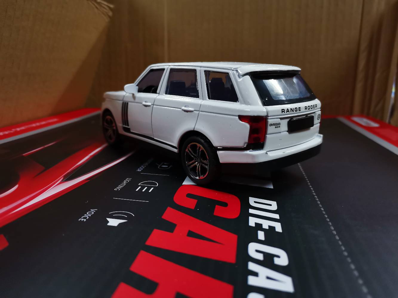 Beli Range Rover Metalni 1/32