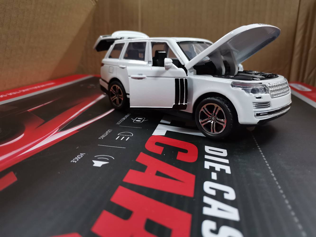 Beli Range Rover Metalni 1/32