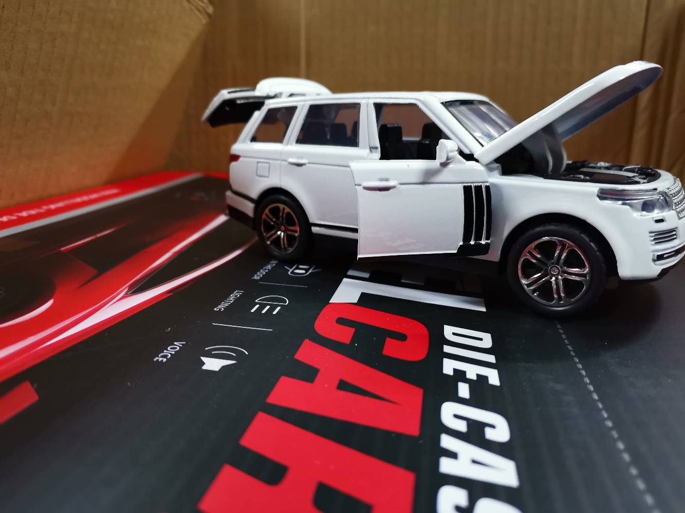 Beli Range Rover Metalni 1/32