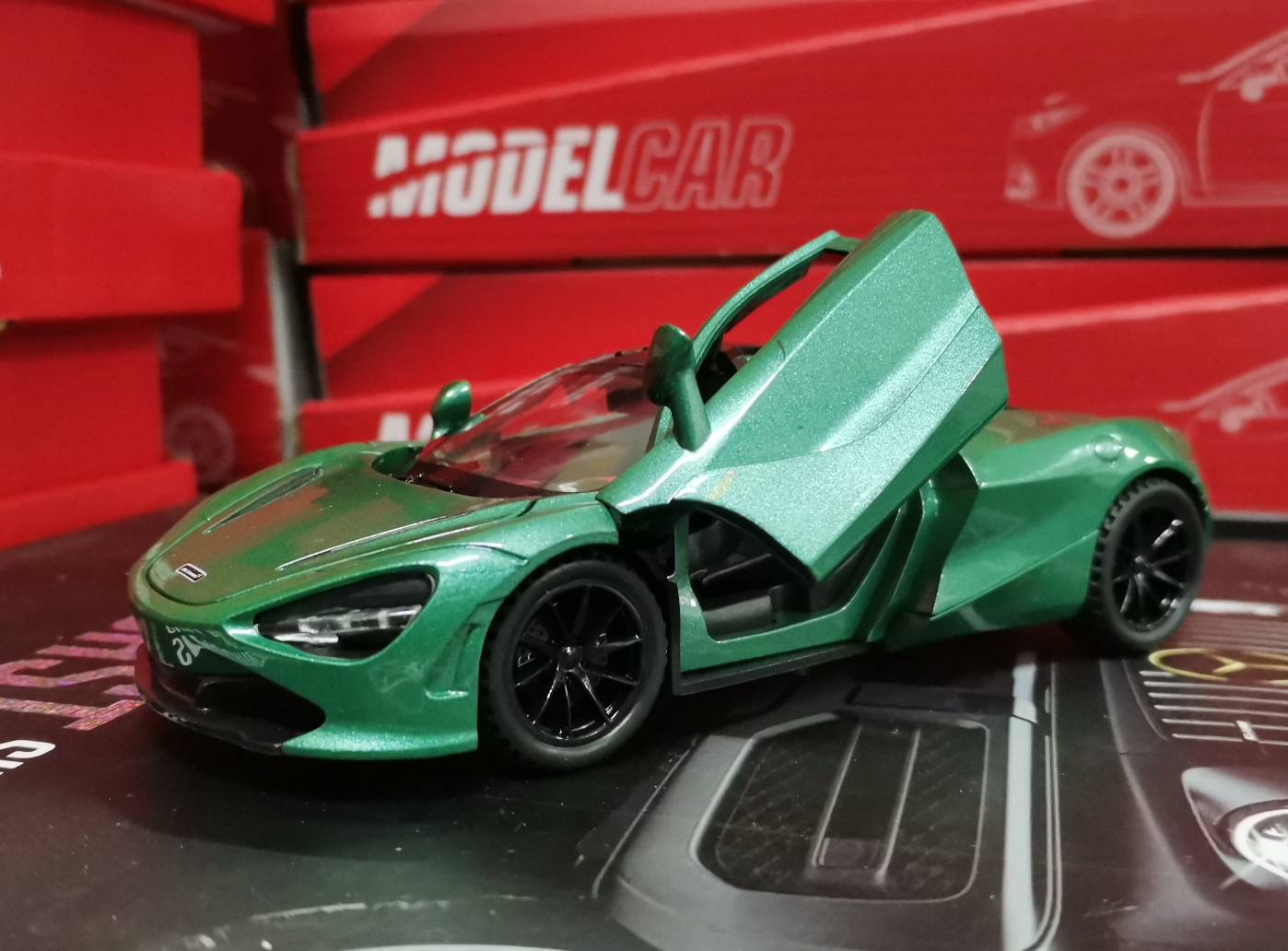 Zeleni 720S Mclaren DieCast 1/32 - Zeleni 720S Mclaren DieCast 1/32