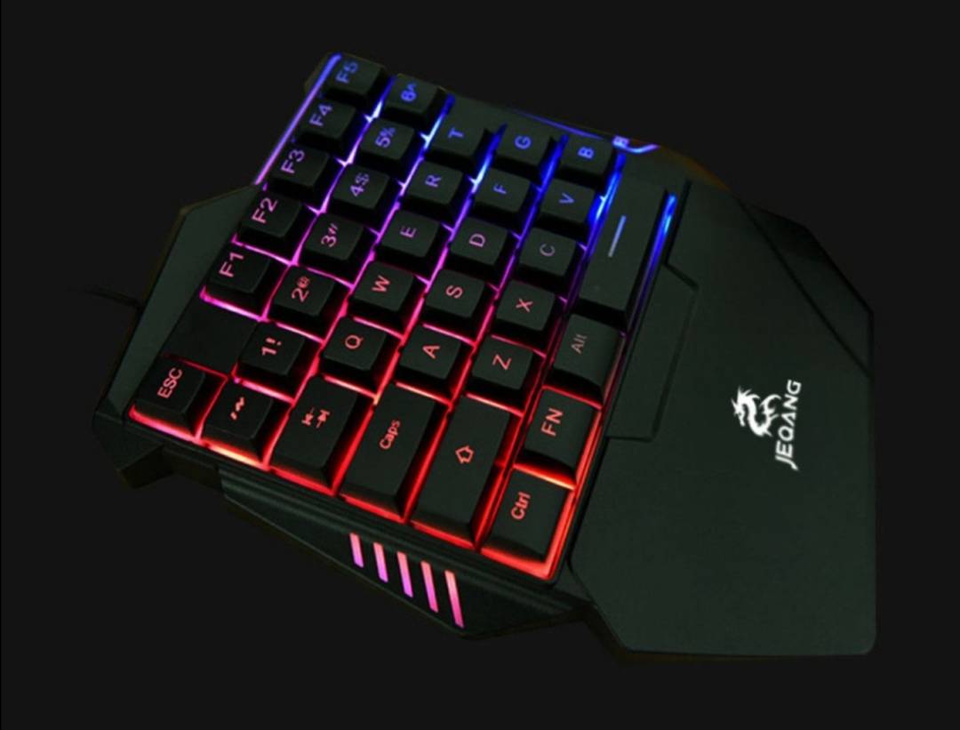 Gejmerska tastatura i miš sa RGB osvetljenjem - Gejmerska tastatura i miš sa RGB osvetljenjem