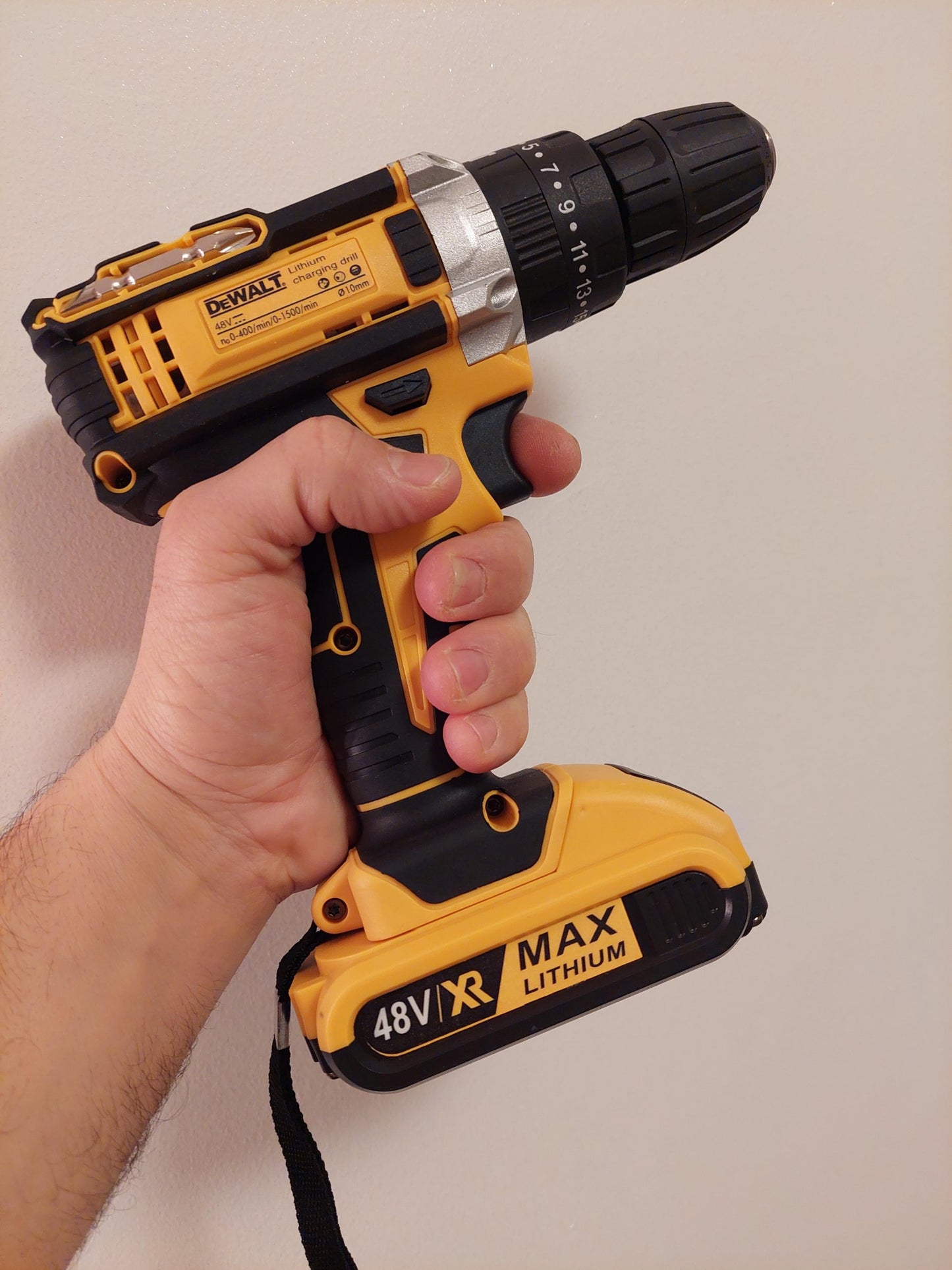 Dewalt 48v Aku srafilica / busilica sa cekicem - Dewalt 48v Aku srafilica / busilica sa cekicem