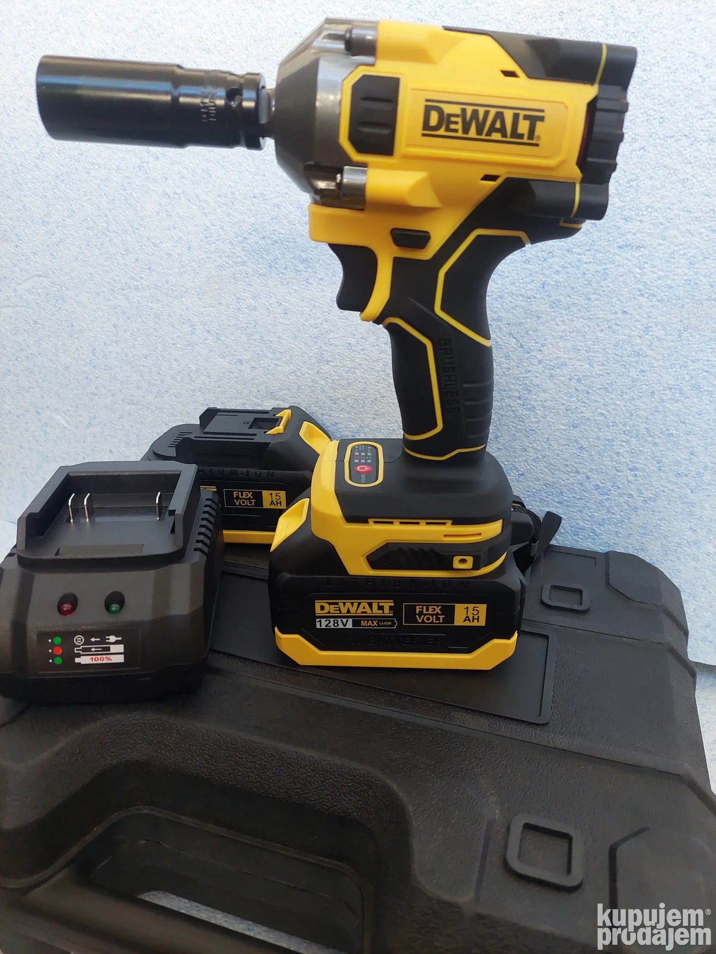 Dewalt udarni Aku odvijac / srafilica / busilica 128V - Dewalt udarni Aku odvijac / srafilica / busilica 128V