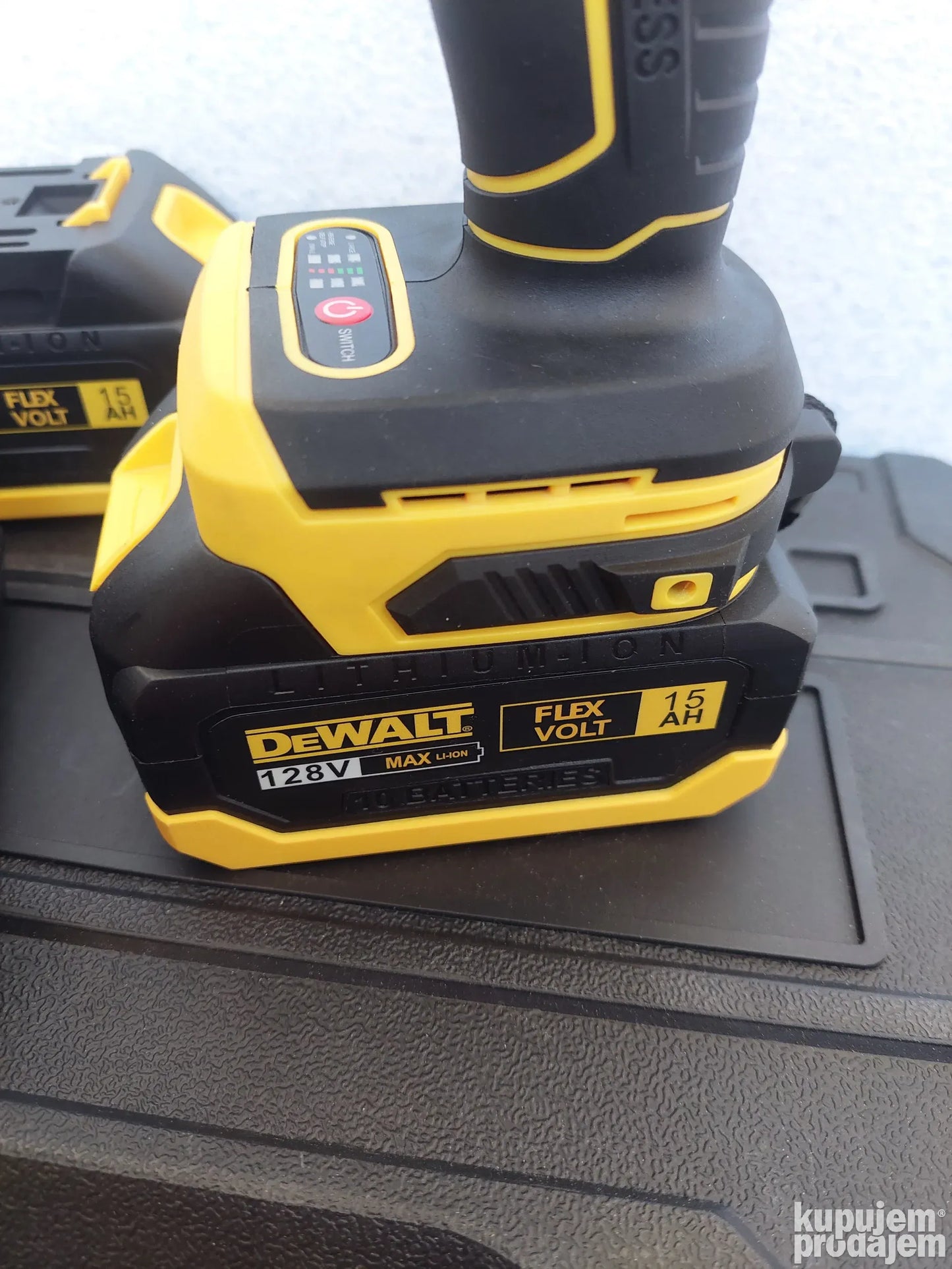 Dewalt udarni Aku odvijac / srafilica / busilica 128V - Dewalt udarni Aku odvijac / srafilica / busilica 128V