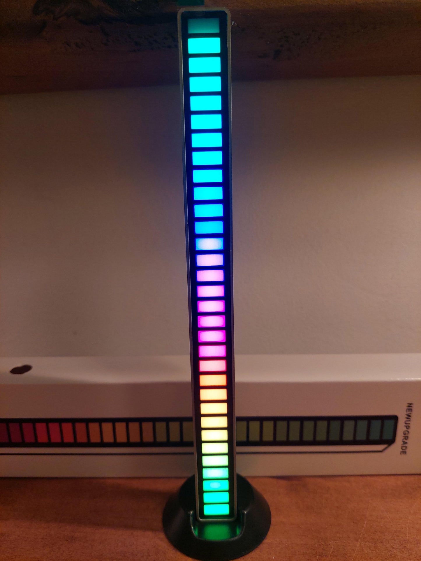 Ambijentalni led rgb muzicki Ekvilajzer lampa  EQ - Ambijentalni led rgb muzicki Ekvilajzer lampa  EQ