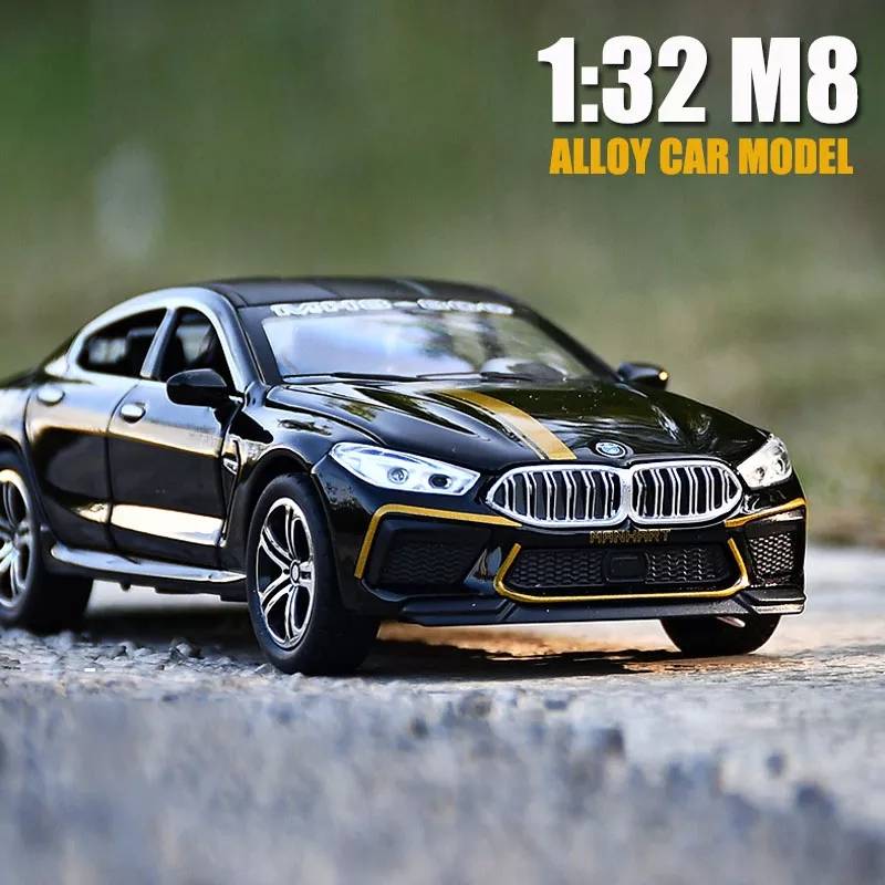 Bmw M8 Diecast 1/32 Crna - Bmw M8 Diecast 1/32 Crna