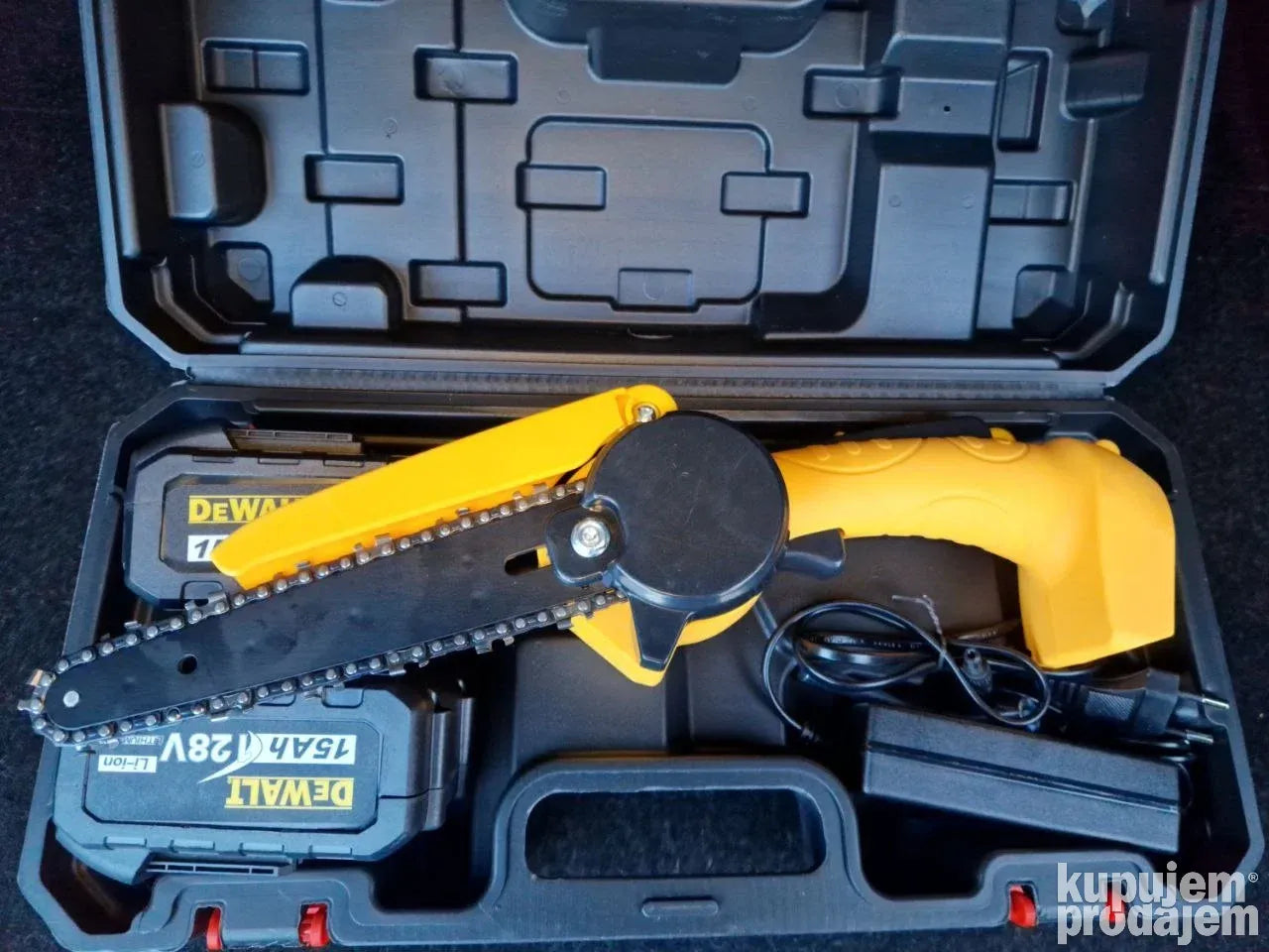 Aku ručna testera Dewalt 128v + dve baterije Aku Testera - Aku ručna testera Dewalt 128v + dve baterije Aku Testera