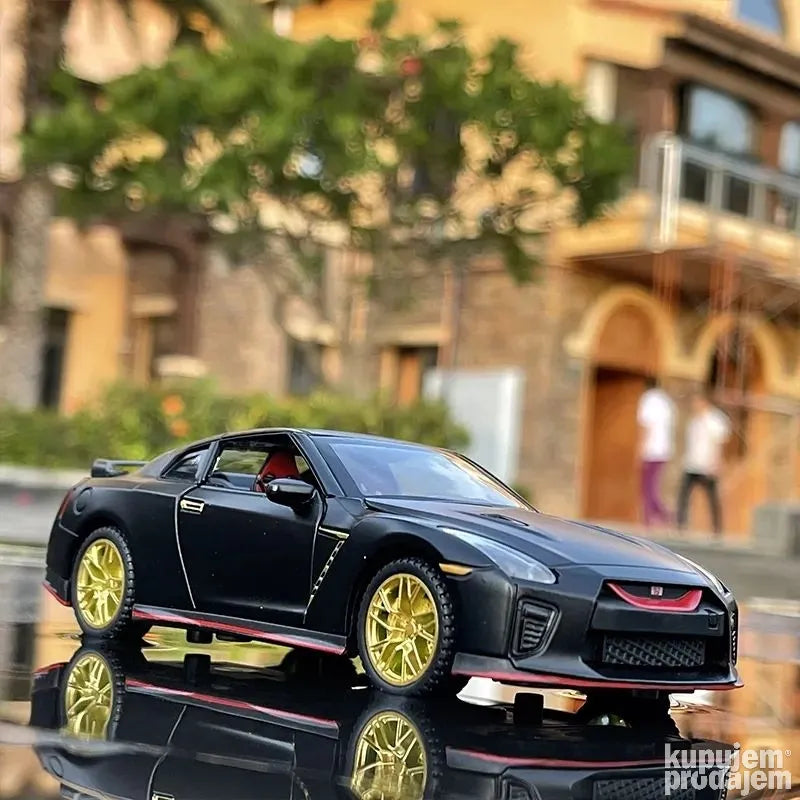 Metalni Nissan Skyline 1/32 Crni