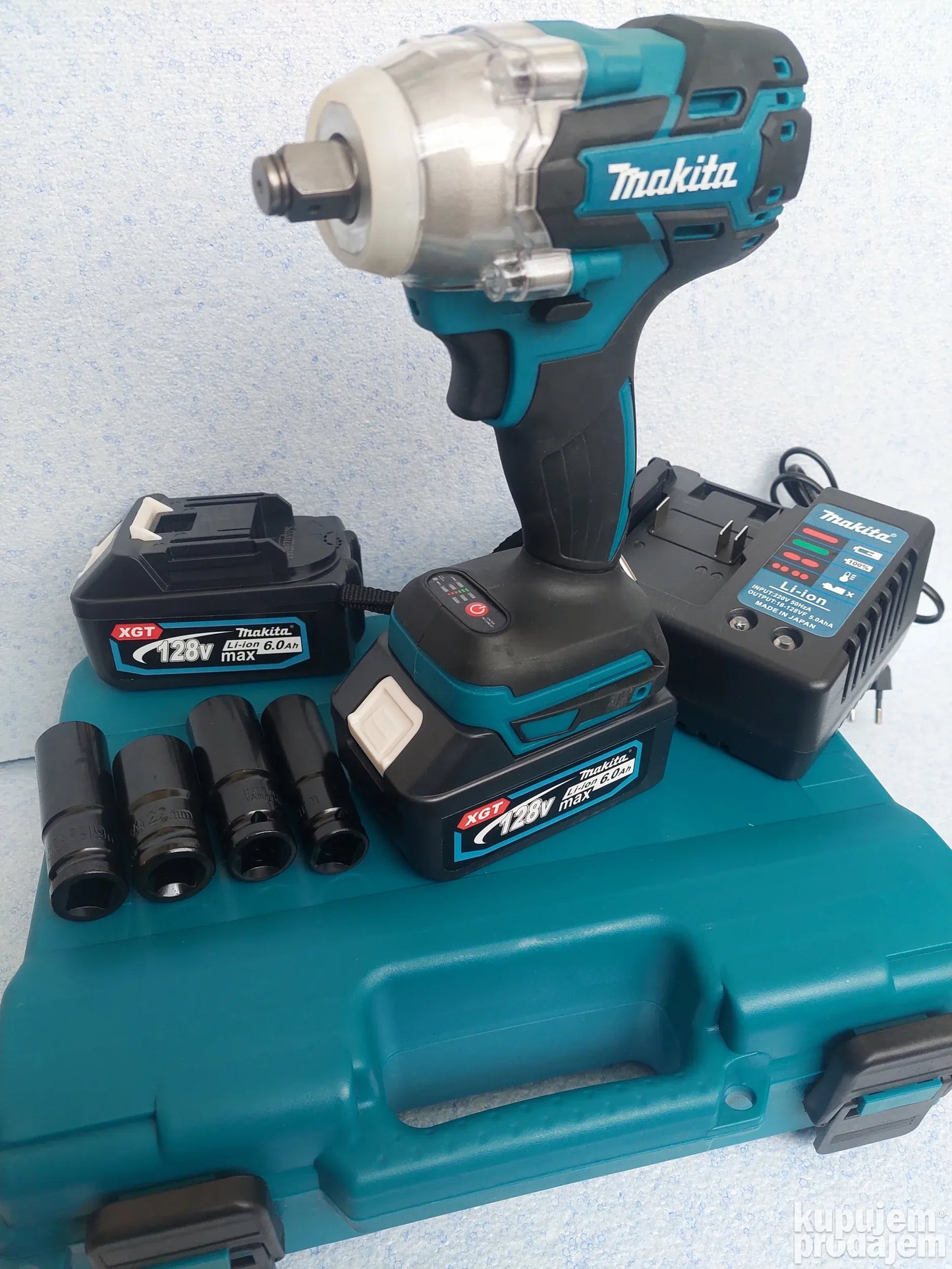 Aku odvijac za mehaniku i tockove Makita 128V 2 baterije - Aku odvijac za mehaniku i tockove Makita 128V 2 baterije