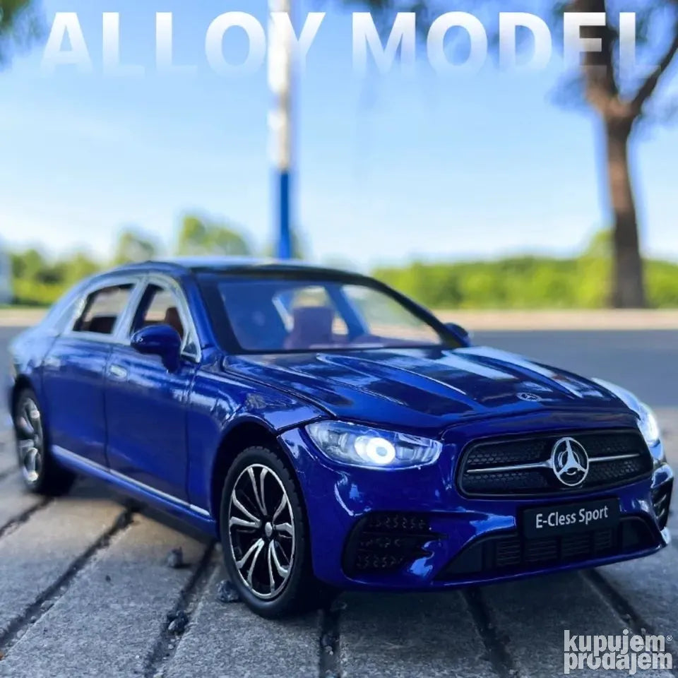 Mercedes Benz E300L 1/24 Plava