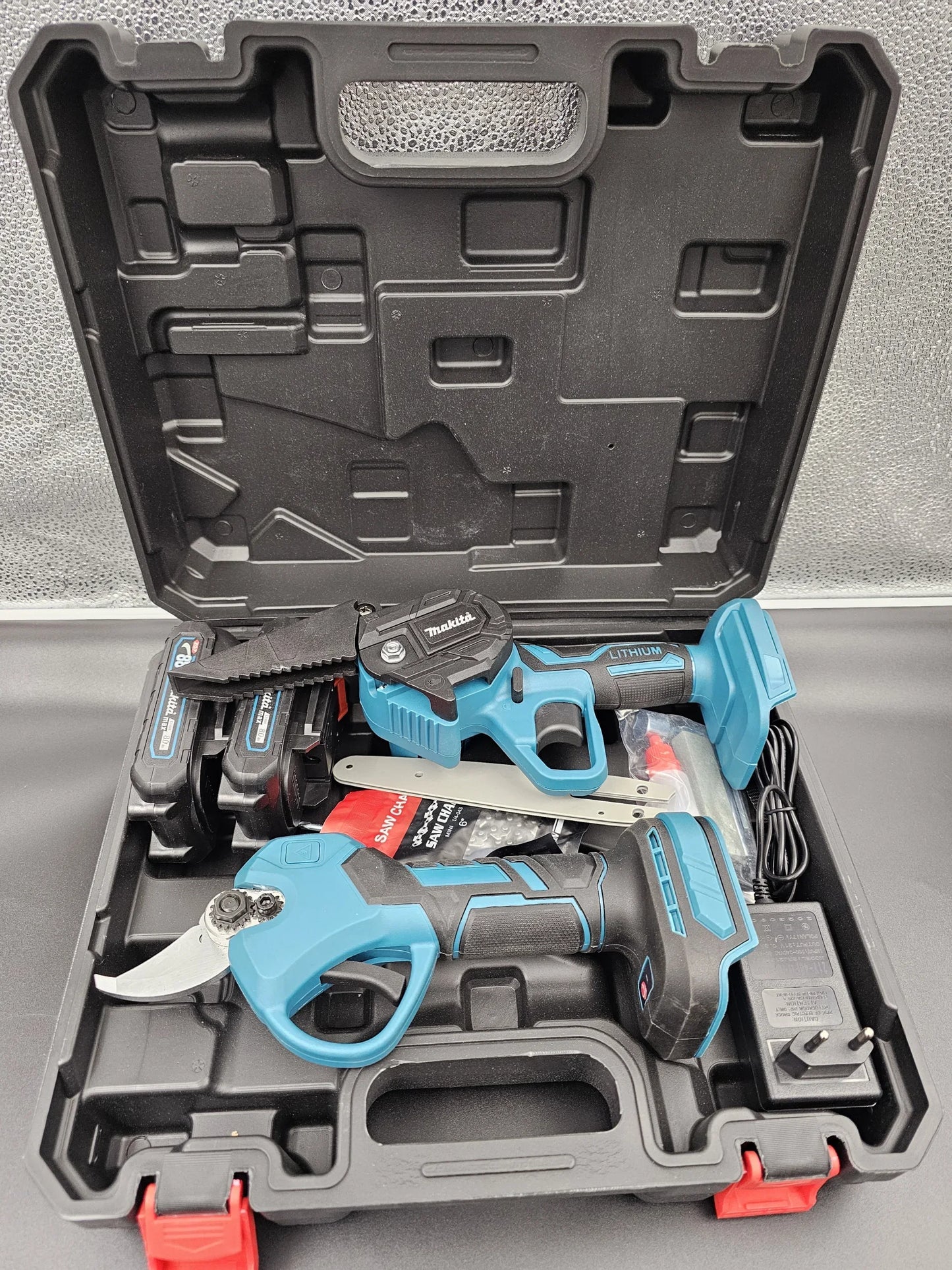 Makita aku set Testera i Makaze 88v dve baterije - Makita aku set Testera i Makaze 88v dve baterije