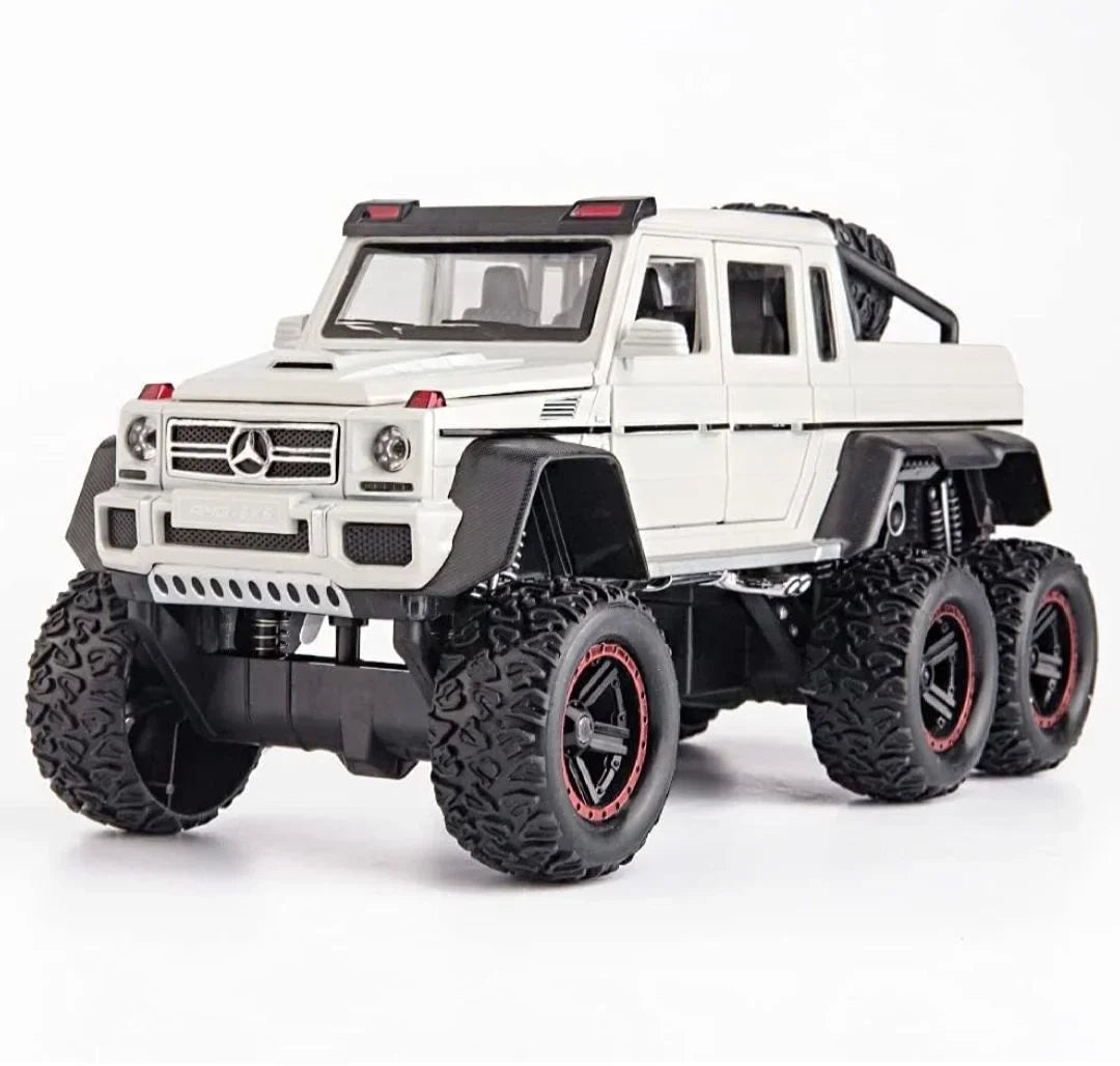 Mercedes benz G63 6x6 beli metalni auto