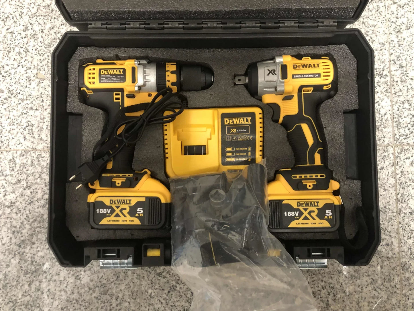 Dewalt akumulatorski set busilica i udarni odvijac 188V