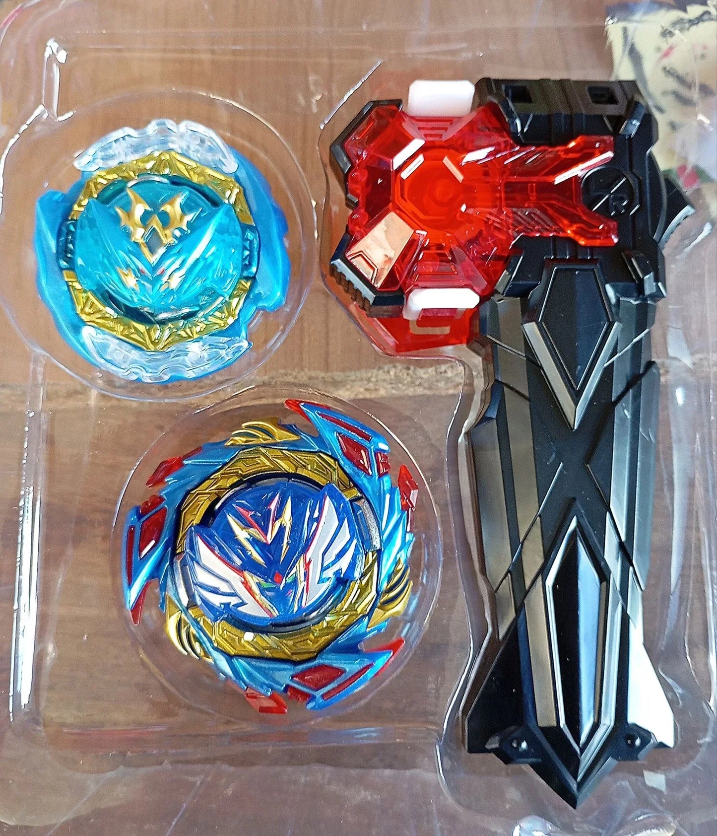 Beyblada metalne čigre savior Valkyrie  i cyclone belial