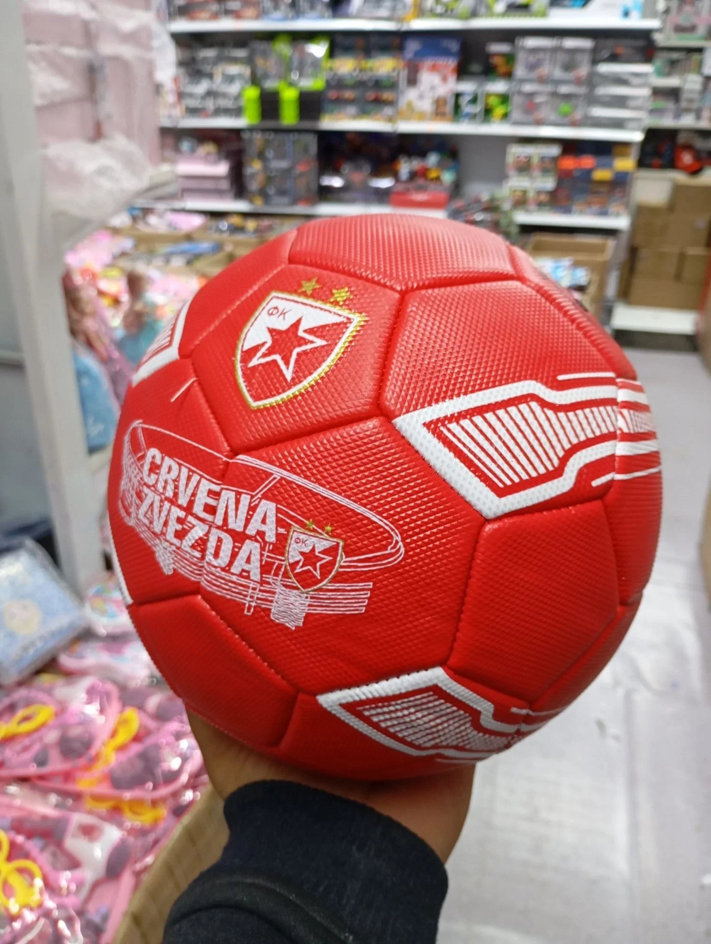 Fudbalska lopta sa grbom Crvene zvezde