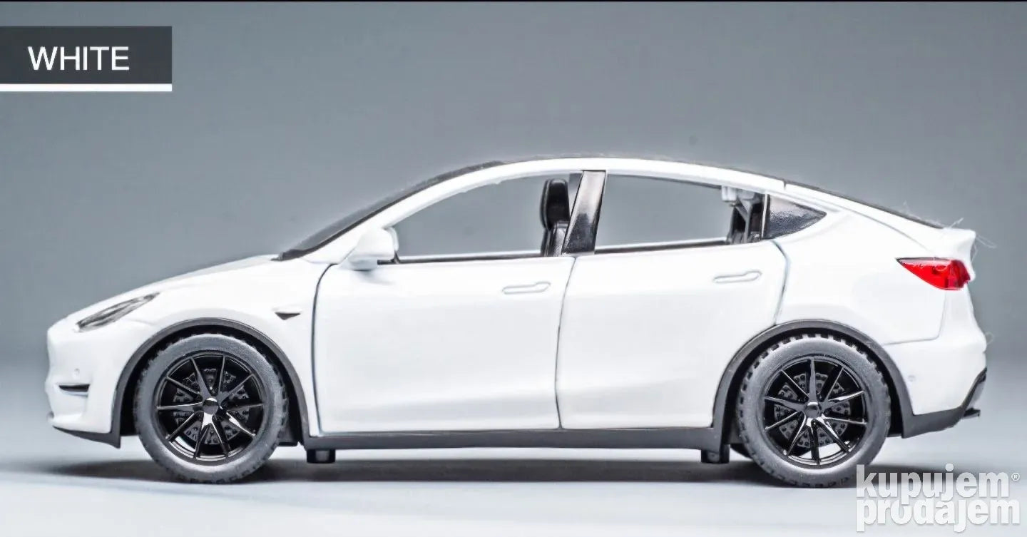 1:32 Tesla model Y bela