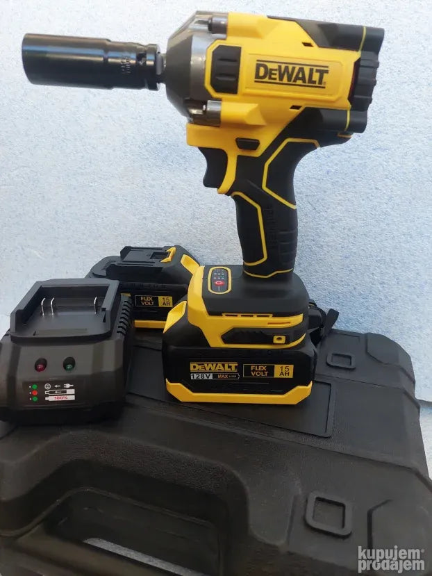 Dewalt udarni Aku odvijac / srafilica  128V + alatu koferu